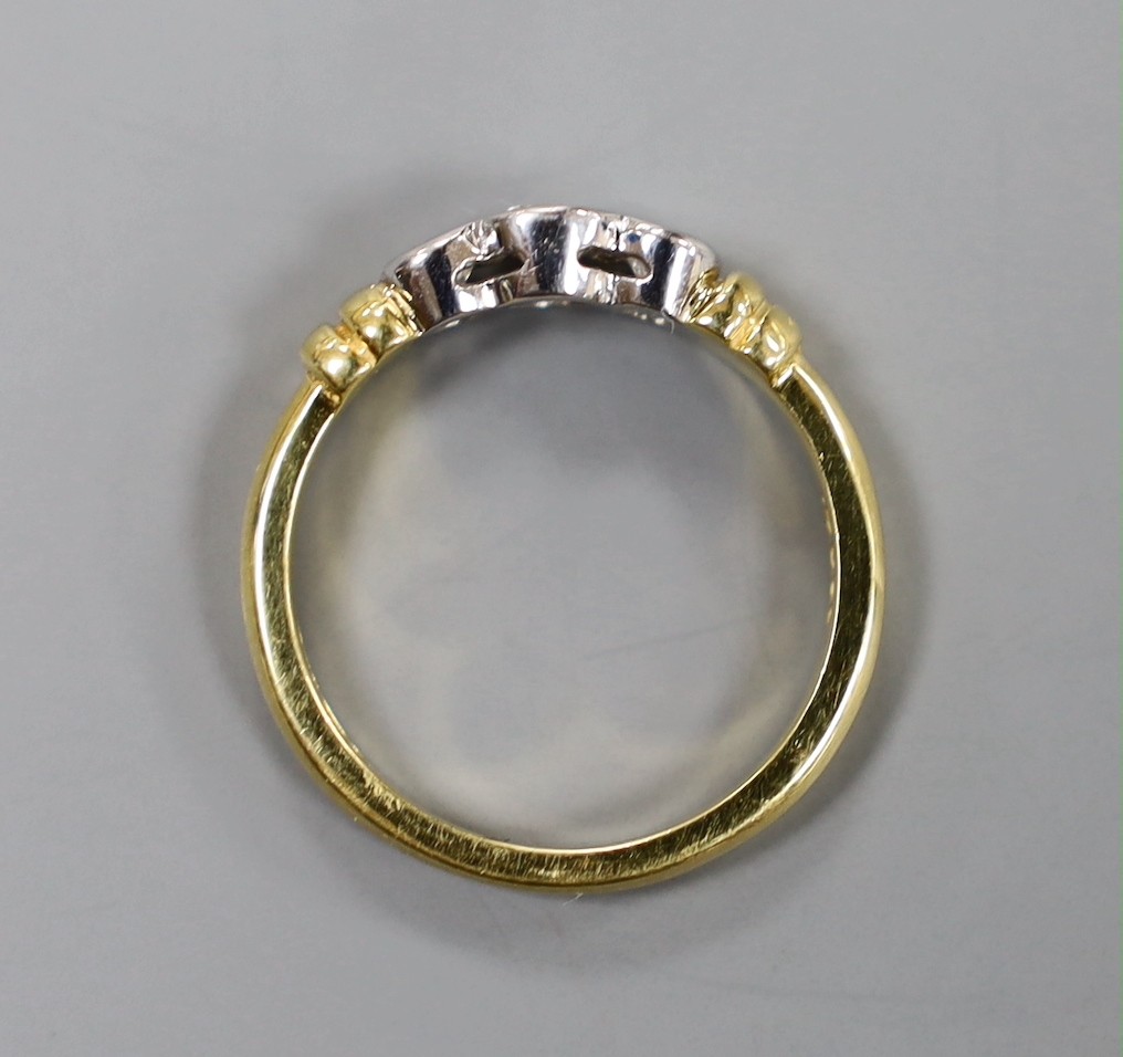 A modern 18ct gold and collet set three stone diamond ring, size O, gross weight 4.6 grams